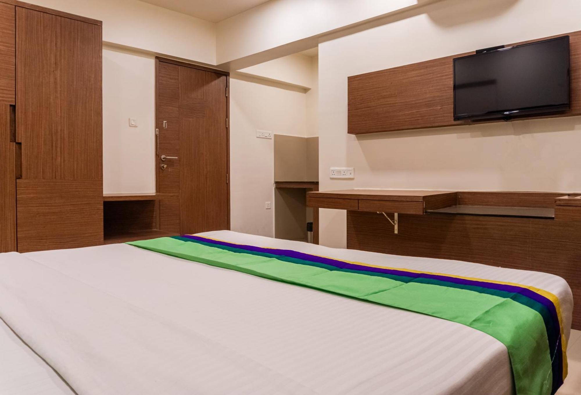 Treebo Blossom - Viman Nagar 3* Pune