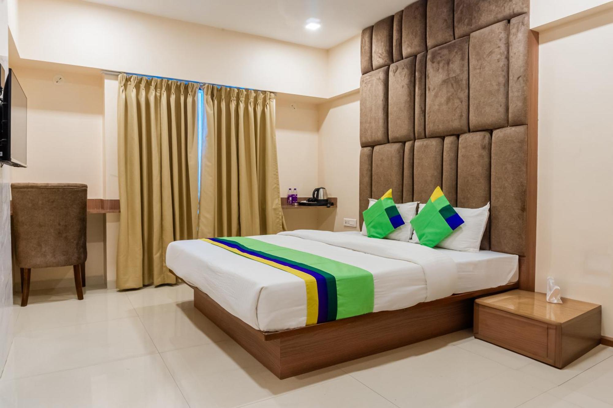 Hotel Treebo Blossom - Viman Nagar Pune